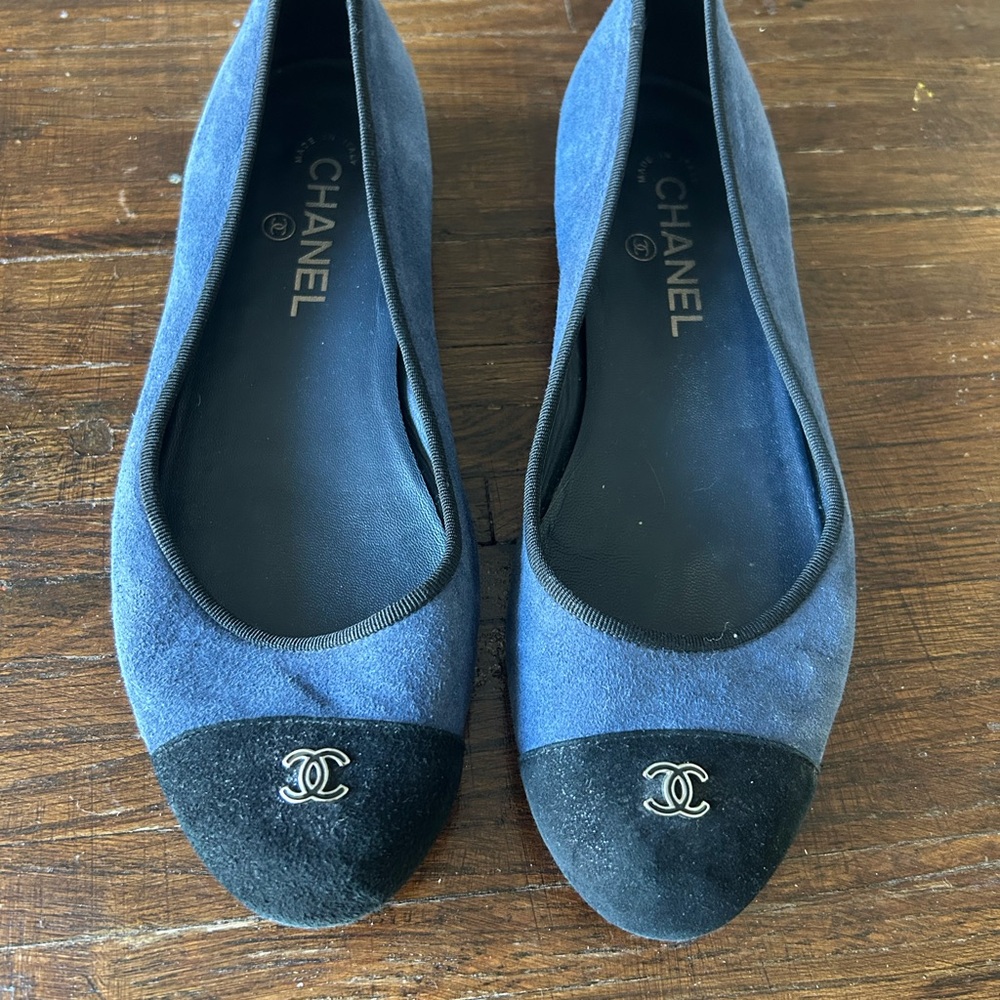 CHANEL Women's Elegant Suede Blue and Black Loafers